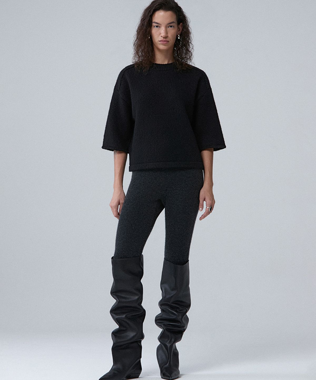 우마뭉(UMARMUNG) Italian wool cotton half sleeve cropped pullover_Black