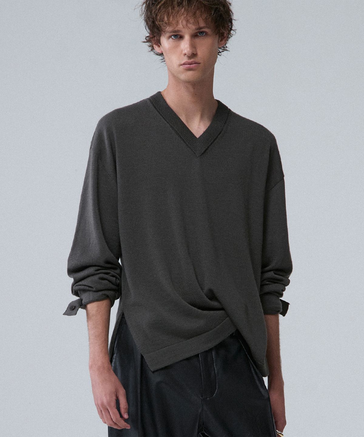 우마뭉(UMARMUNG) Merino wool folded v neck pullover_Dusty olive