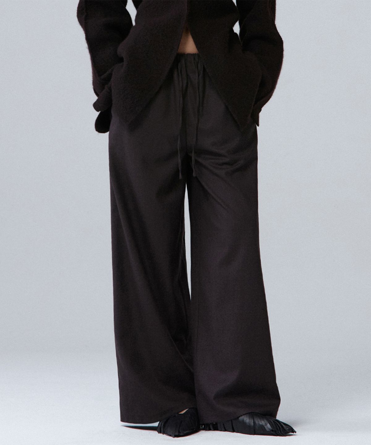 우마뭉(UMARMUNG) Wool flannel fluid pants_Mahogany