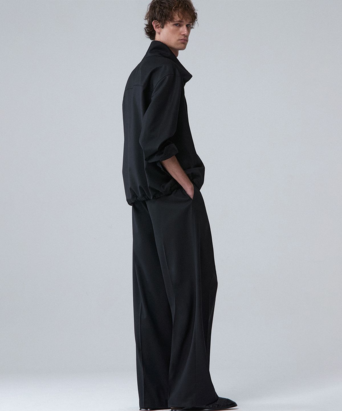 우마뭉(UMARMUNG) Worsted wool high-neck zip-up jacket_Black