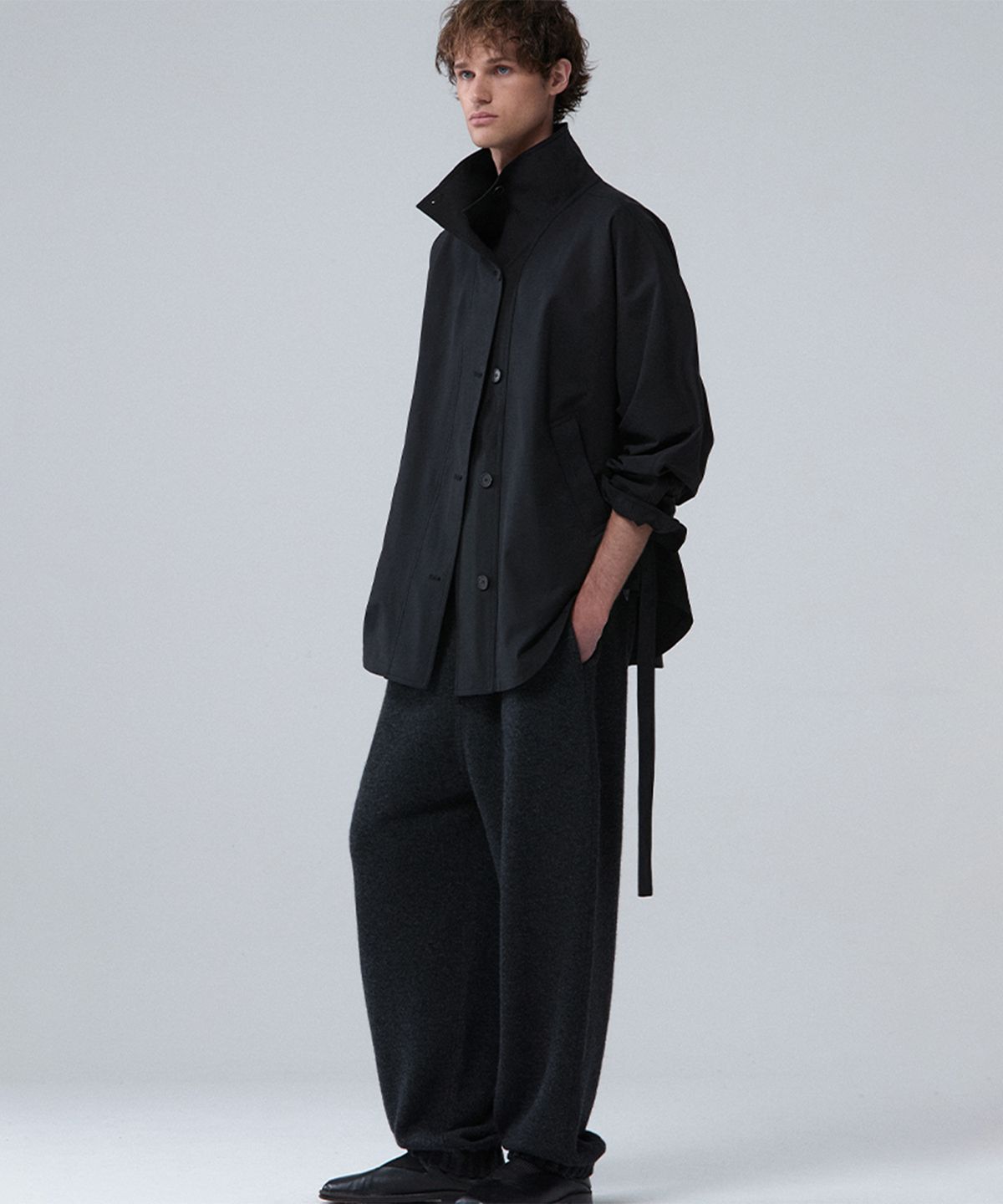 우마뭉(UMARMUNG) Dolman Sleeve high neck belted jacket_Black