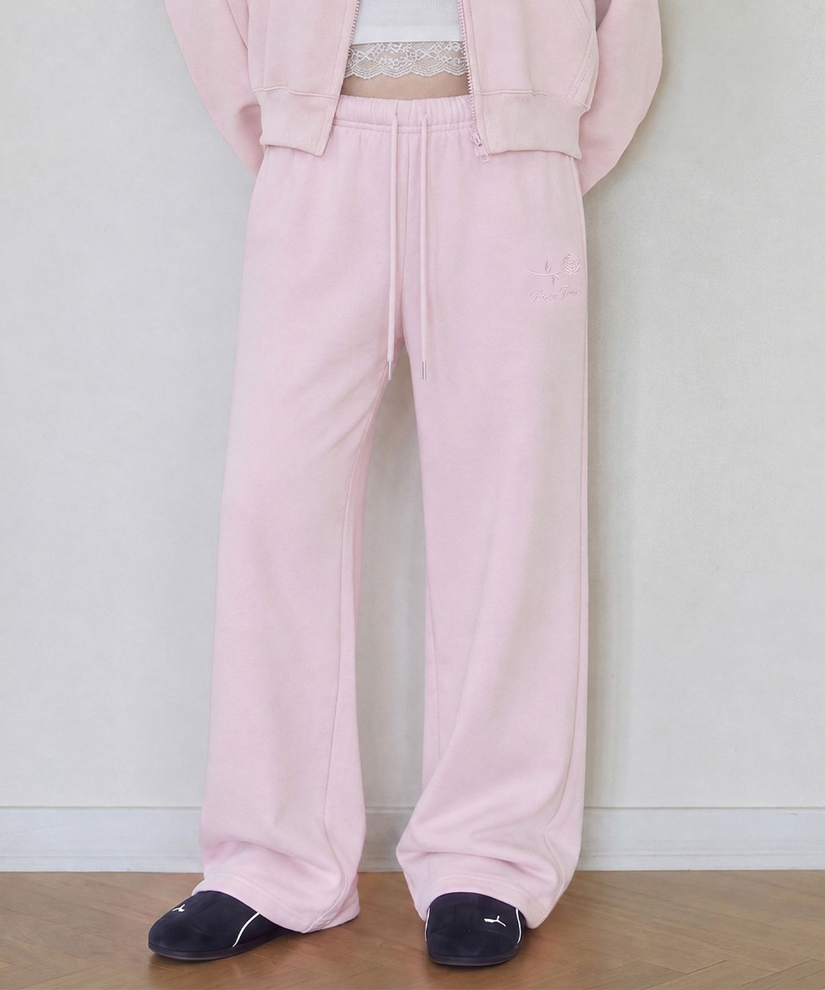 로제프란츠(ROSEFRANTZ) Rose Embroidery Standard Sweatpants [Pink]