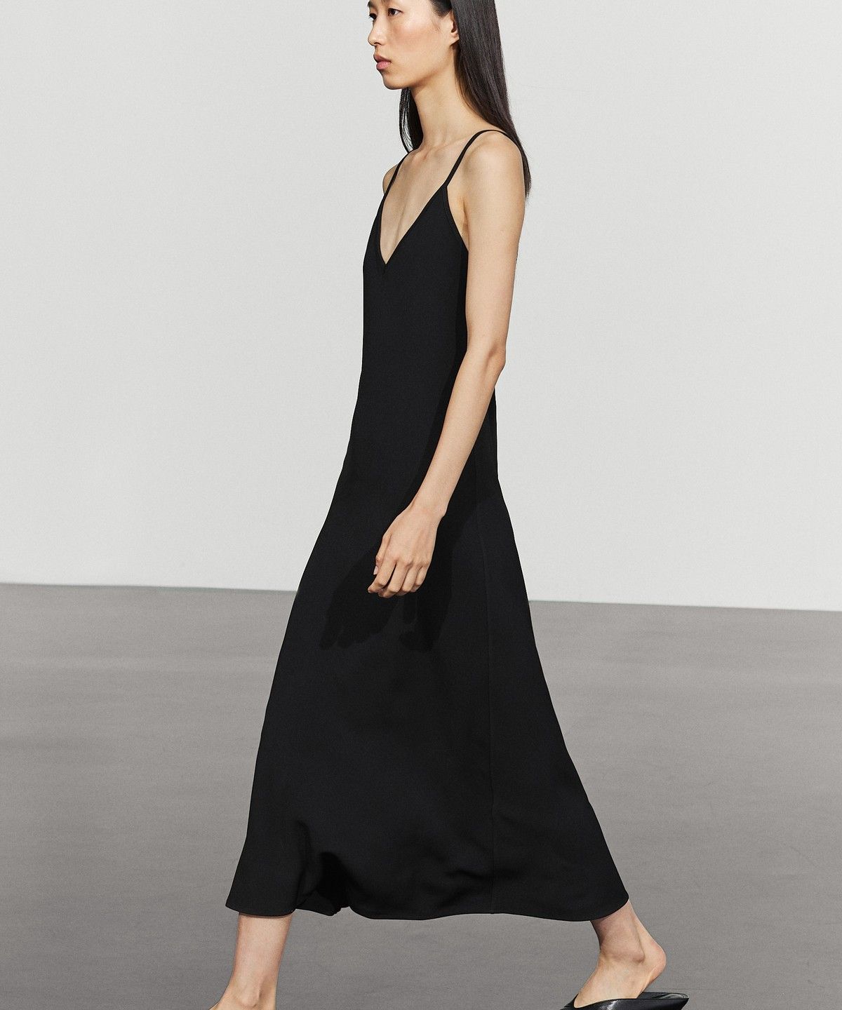 마시모두띠(MASSIMO DUTTI) 플루이드 스트랩 미디 원피스