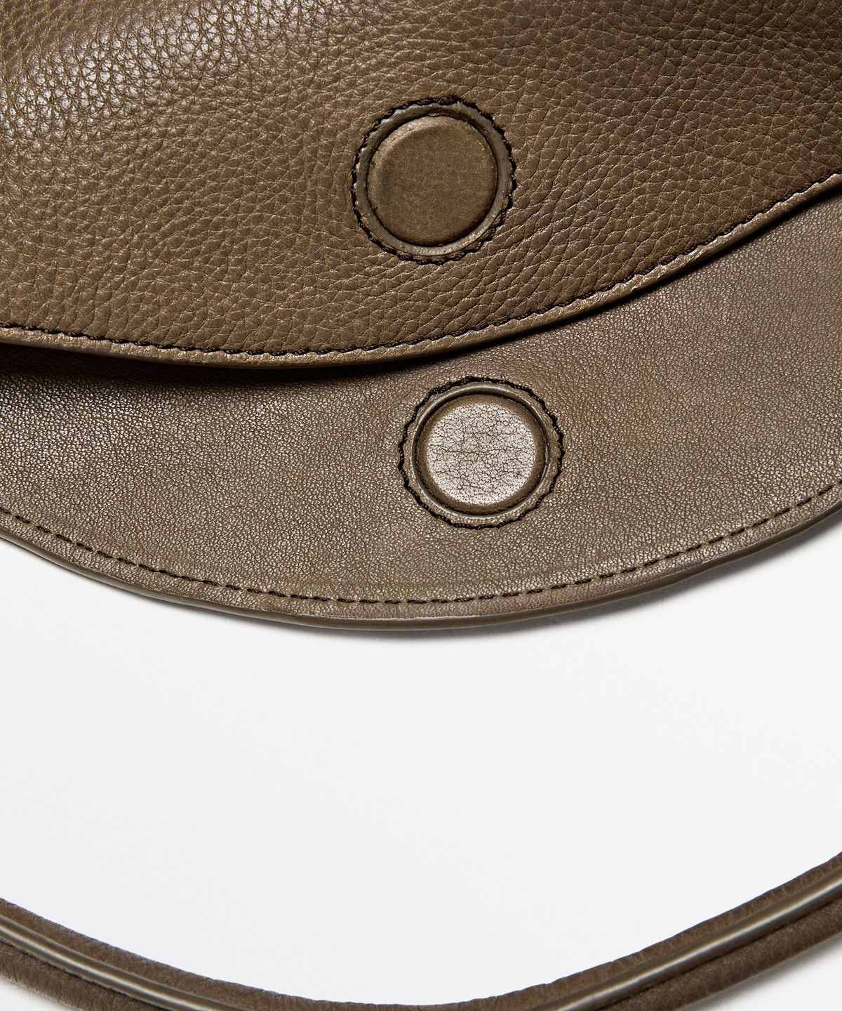마시모두띠(MASSIMO DUTTI) 나파 가죽 슬라우치 미니 백