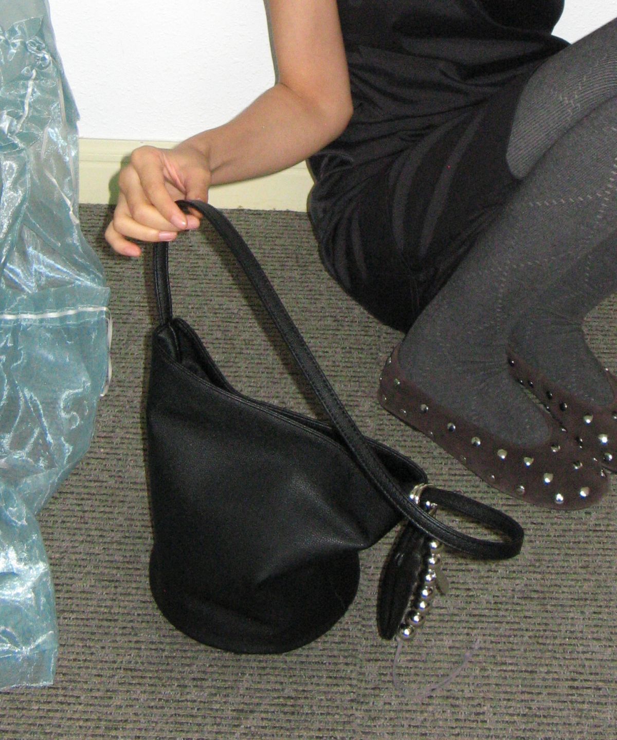 포테(POTE) 0016 Soft Bucket Bag_Leather Black