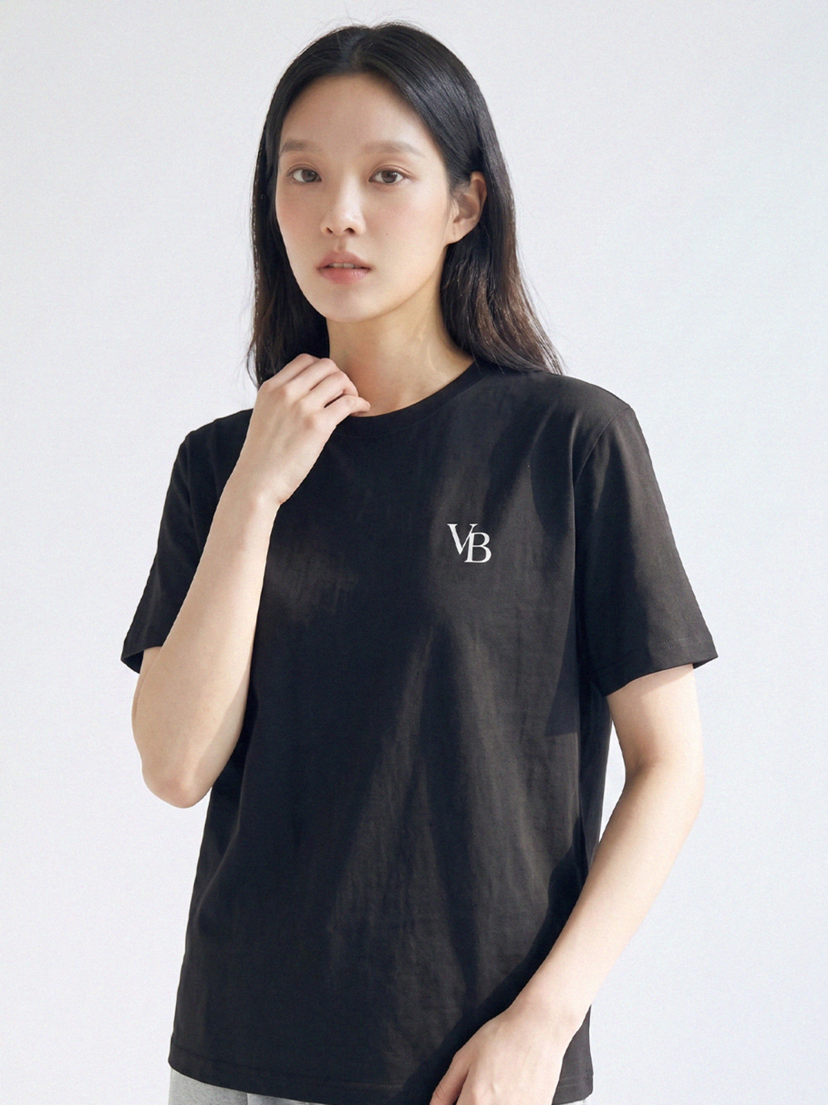 바이브라디(VIBRADIE) VB 로고 반팔 티셔츠 BK