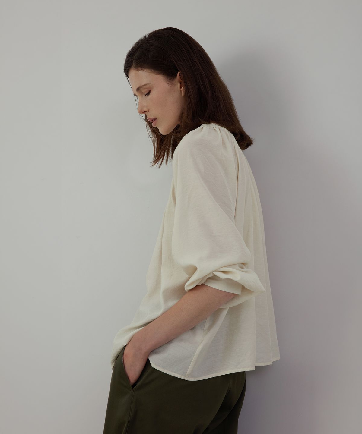 퀸스래빗(Q'SRB) Fine Contour Button-Front Blouse
