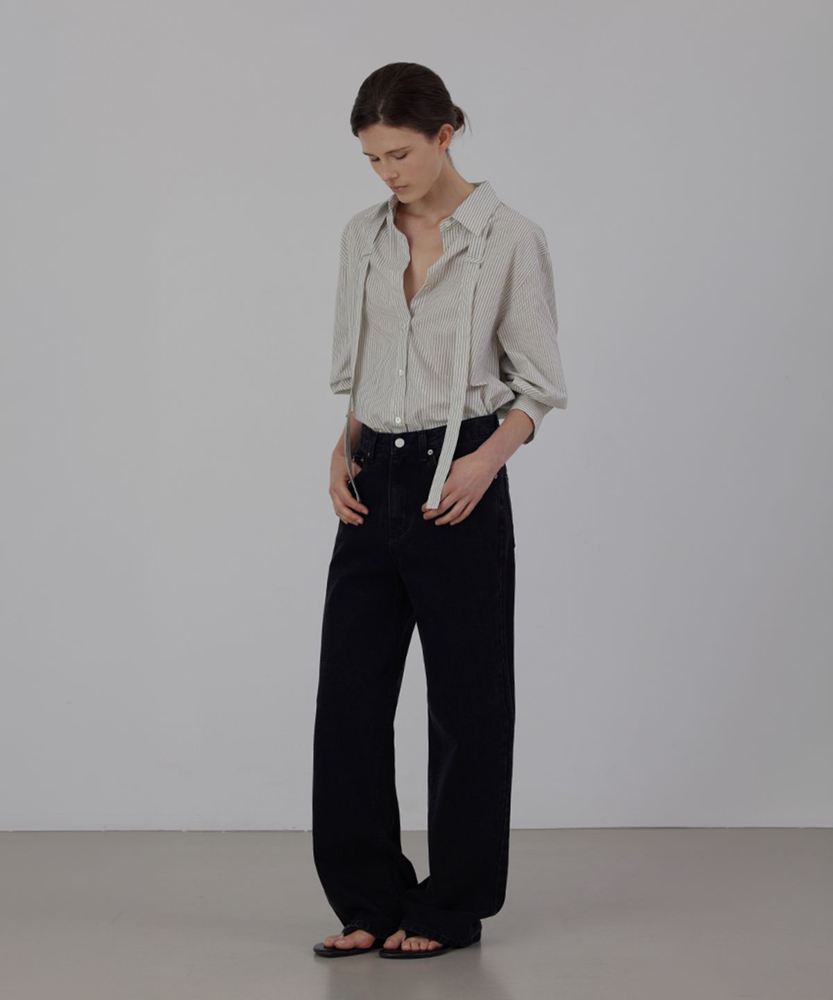 퀸스래빗(Q'SRB) Relaxed Stripe Necktie Shirt