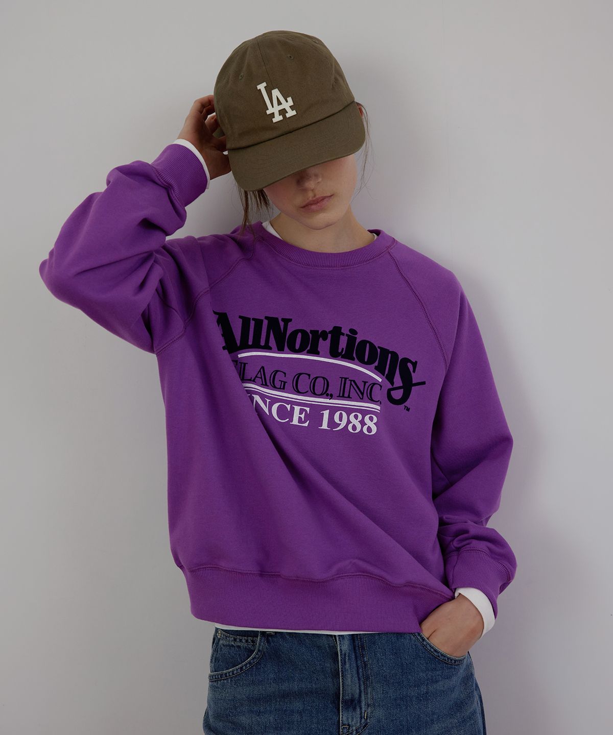 퀸스래빗(Q'SRB) All Nothing Lettered Notch-Neck Sweatshirt