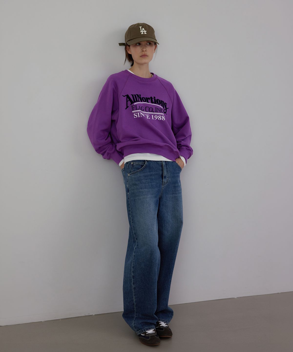 퀸스래빗(Q'SRB) All Nothing Lettered Notch-Neck Sweatshirt
