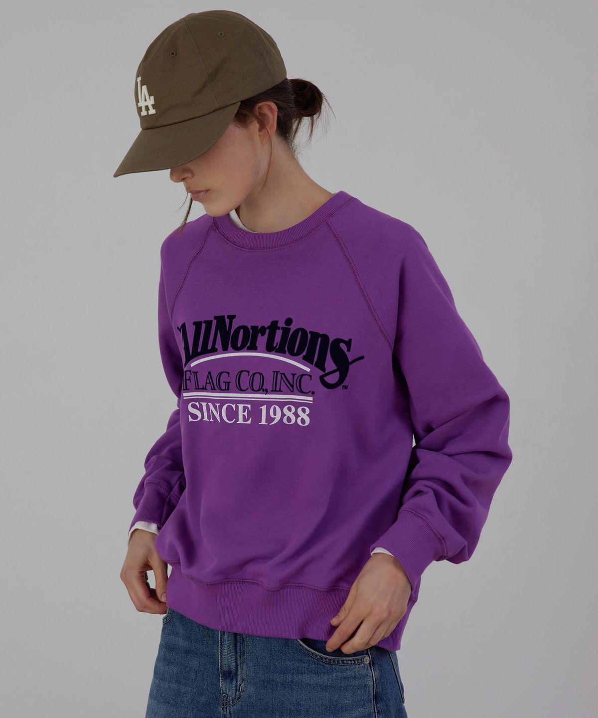 퀸스래빗(Q'SRB) All Nothing Lettered Notch-Neck Sweatshirt