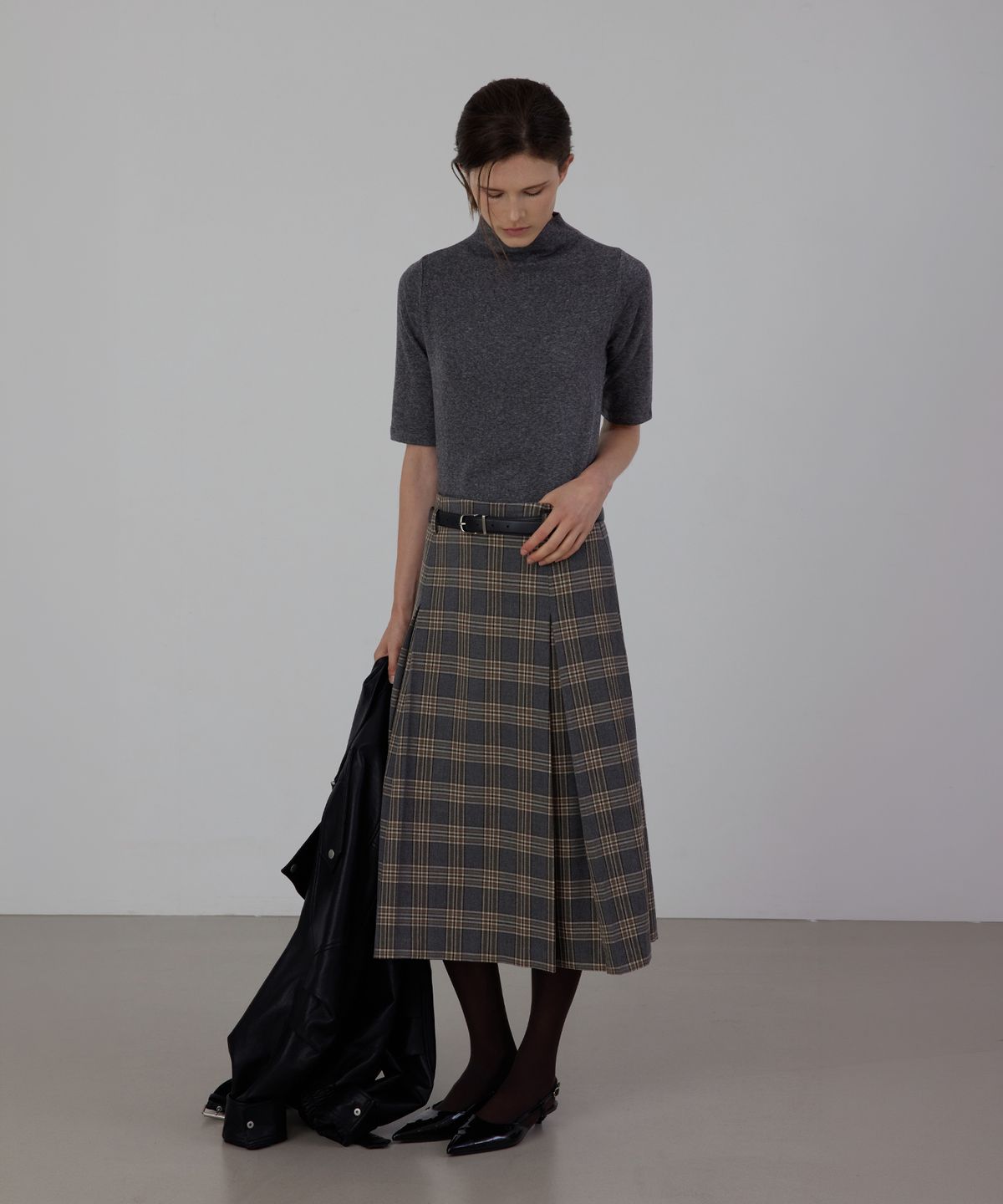 퀸스래빗(Q'SRB) Classic Plaid Pleated Midi Skirt
