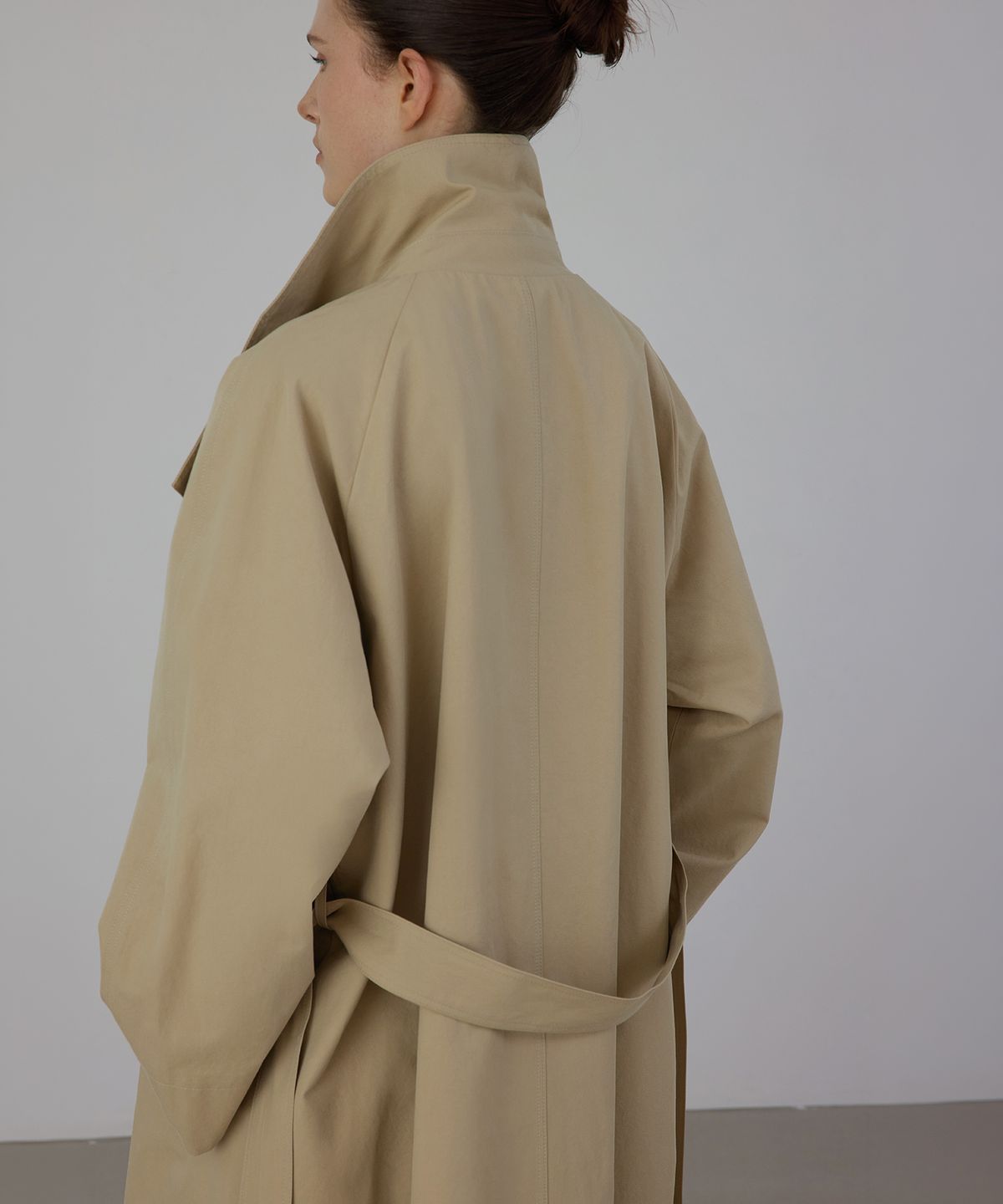 퀸스래빗(Q'SRB) Camille High-Neck Trench Coat