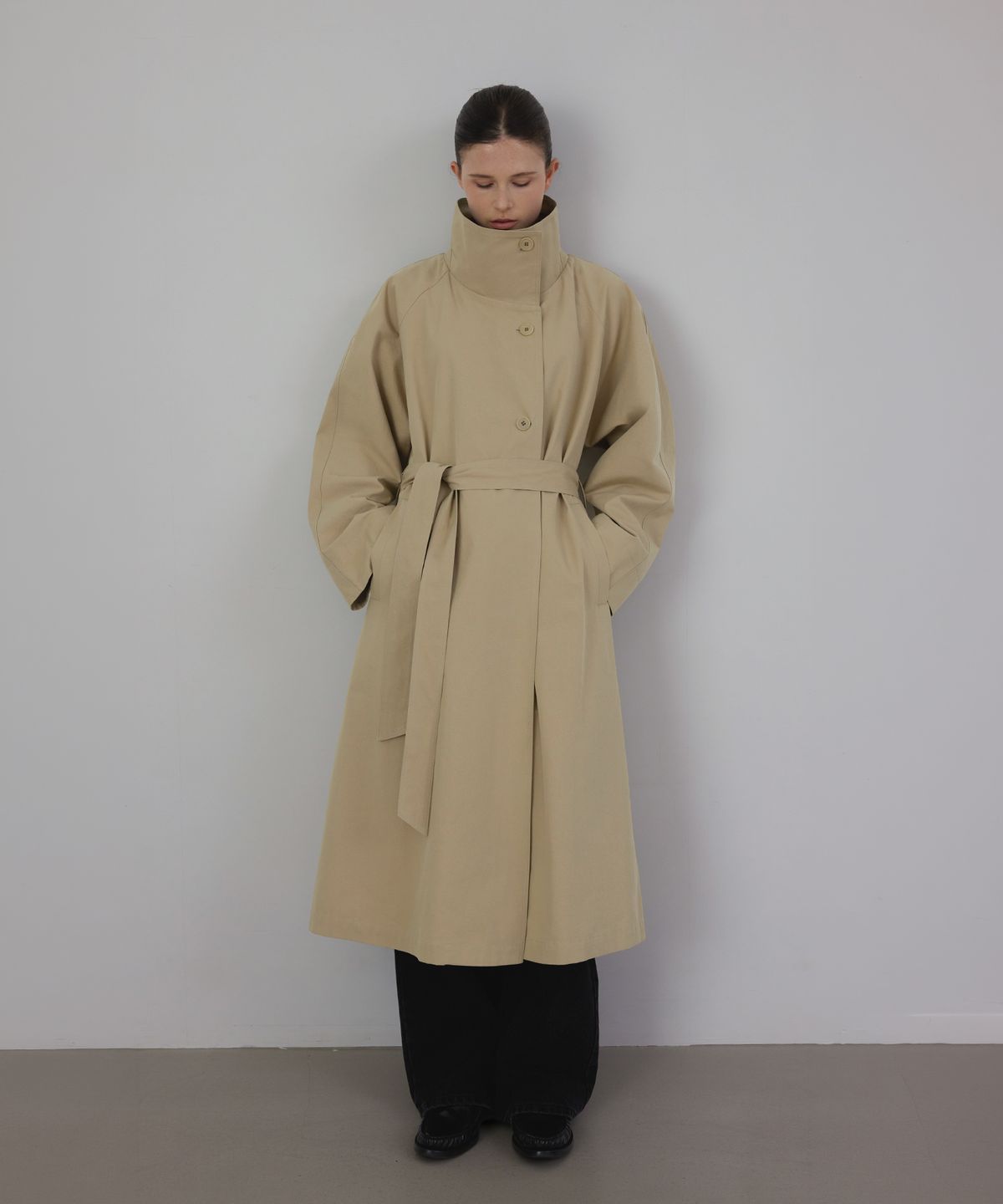 퀸스래빗(Q'SRB) Camille High-Neck Trench Coat