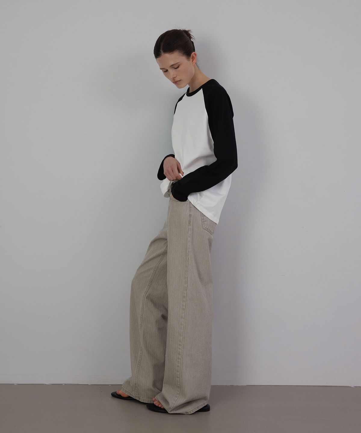 퀸스래빗(Q'SRB) Contrast Raglan Sleeve T-Shirt