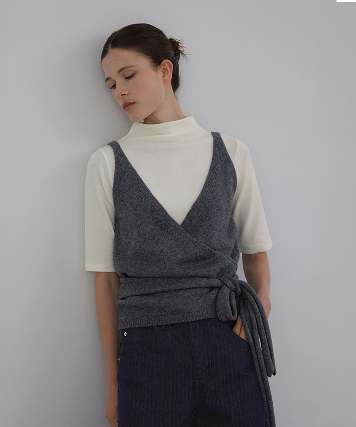 퀸스래빗(Q'SRB) Fluid Wool Mock-Neck Half-Sleeve Tee