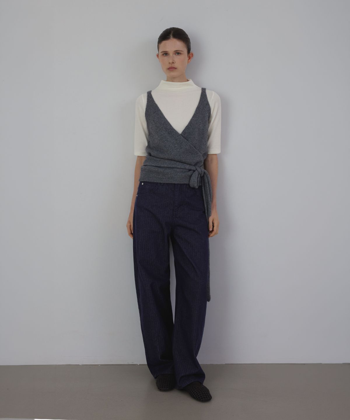 퀸스래빗(Q'SRB) Fluid Wool Mock-Neck Half-Sleeve Tee