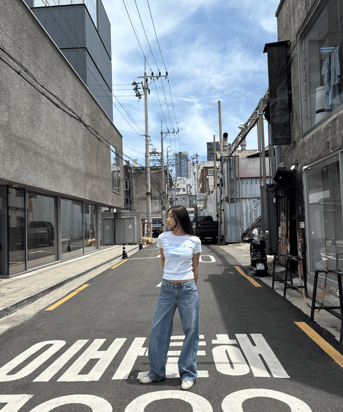 섭듀드(SUBDUED) MY FACE IS NOT AVAILABLE TODAY 티셔츠 (화이트)