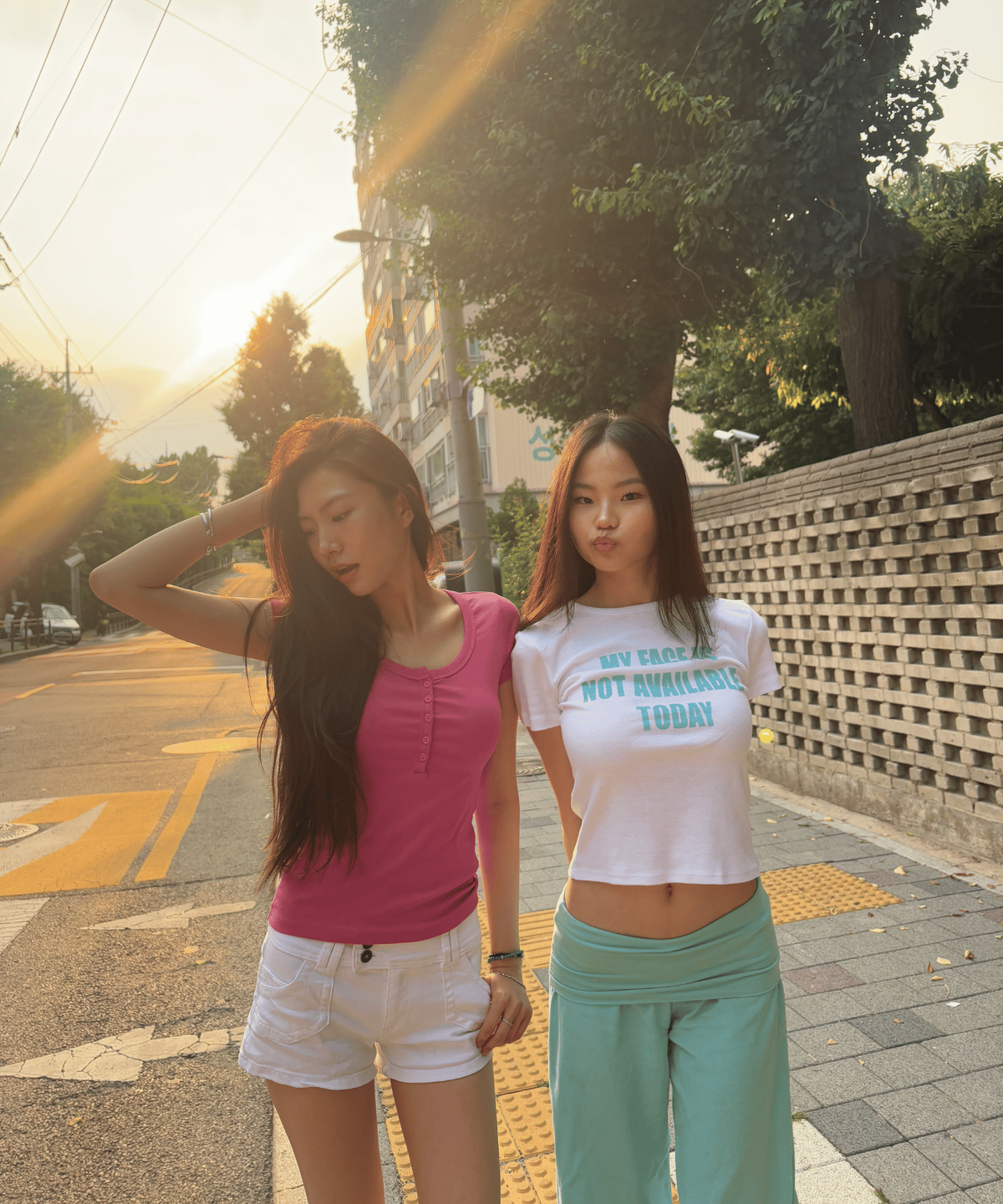 섭듀드(SUBDUED) MY FACE IS NOT AVAILABLE TODAY 티셔츠 (화이트)