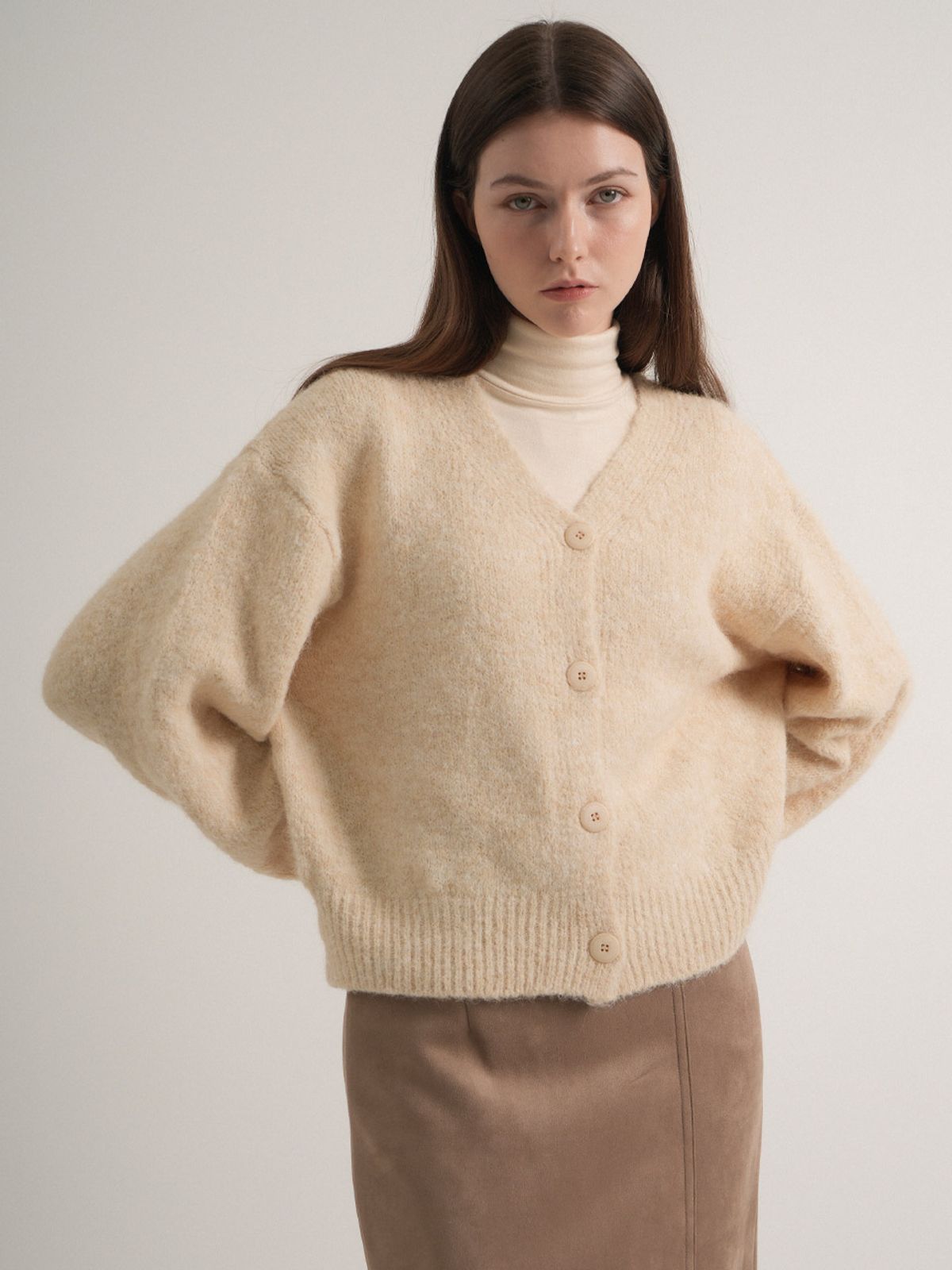 블레티(VLETI) Wool Soft V-neck Knit Cardigan (Beige)