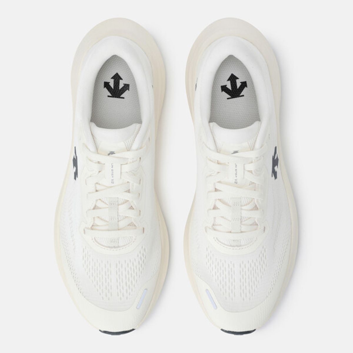 데상트(DESCENTE) 런 스텝 V2 화이트 SR313RRN79