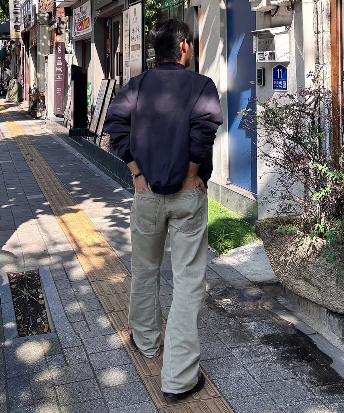 인템포무드(INTEMPOMOOD) 소티 포켓 탱커 재킷_잉크네이비