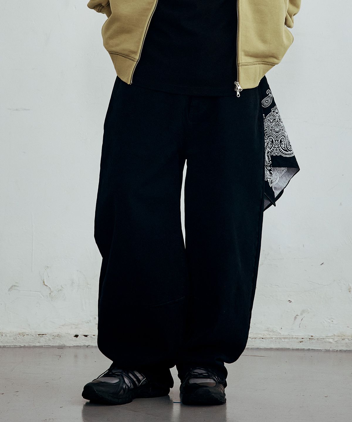 브라운브레스(BROWNBREATH) OXFORD BALLOON PANTS