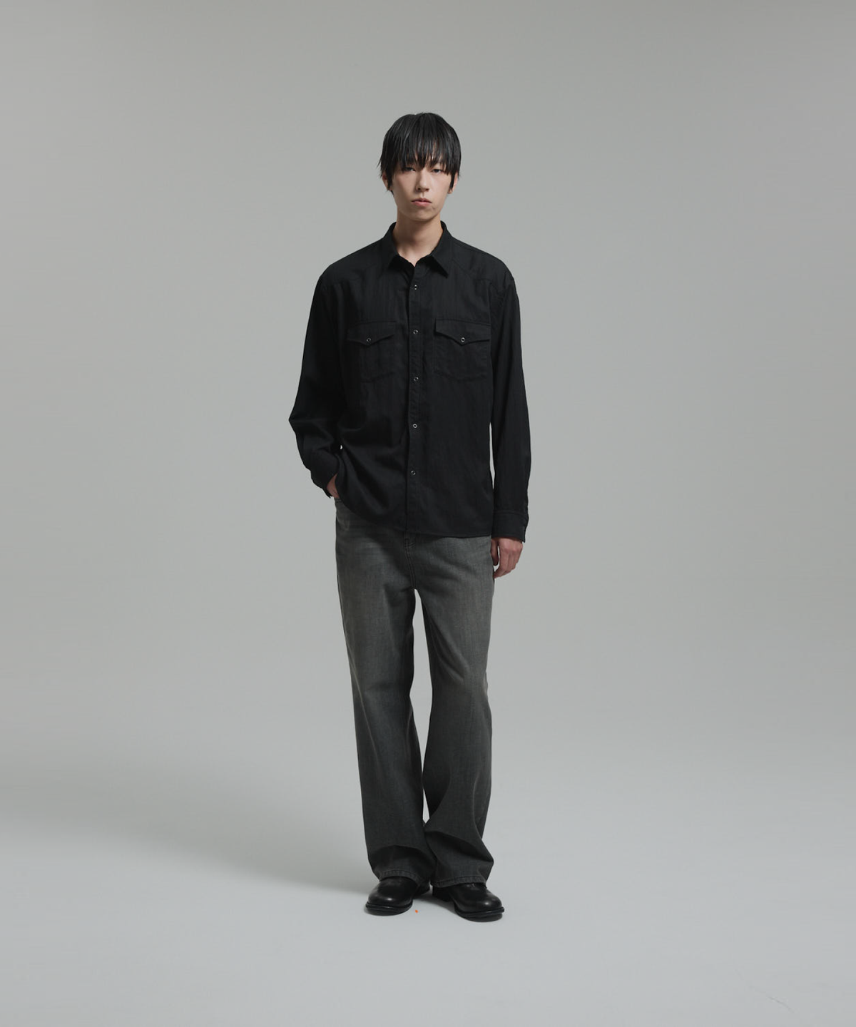 넌블랭크(NONBLANK) 루즈 스트레이트 인브러쉬 데님 팬츠_MUD GREY