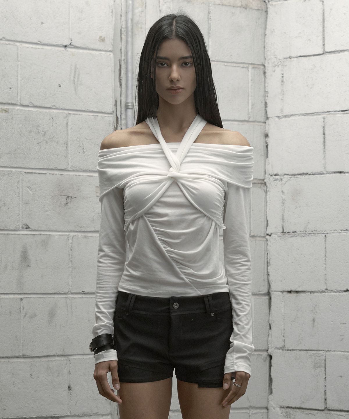 락케이크(ROCKCAKE) Twisted Off Shoulder Top - Ivory