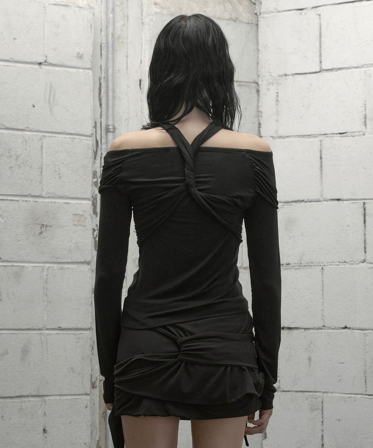 락케이크(ROCKCAKE) Twisted Off Shoulder Top - Black