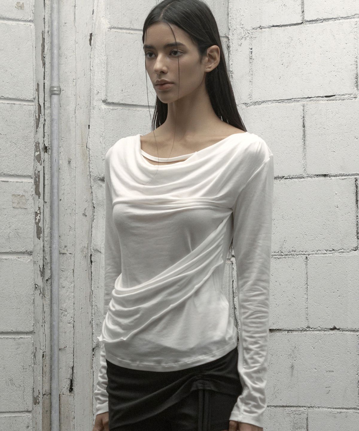 락케이크(ROCKCAKE) Pinched Cowl Top - Ivory