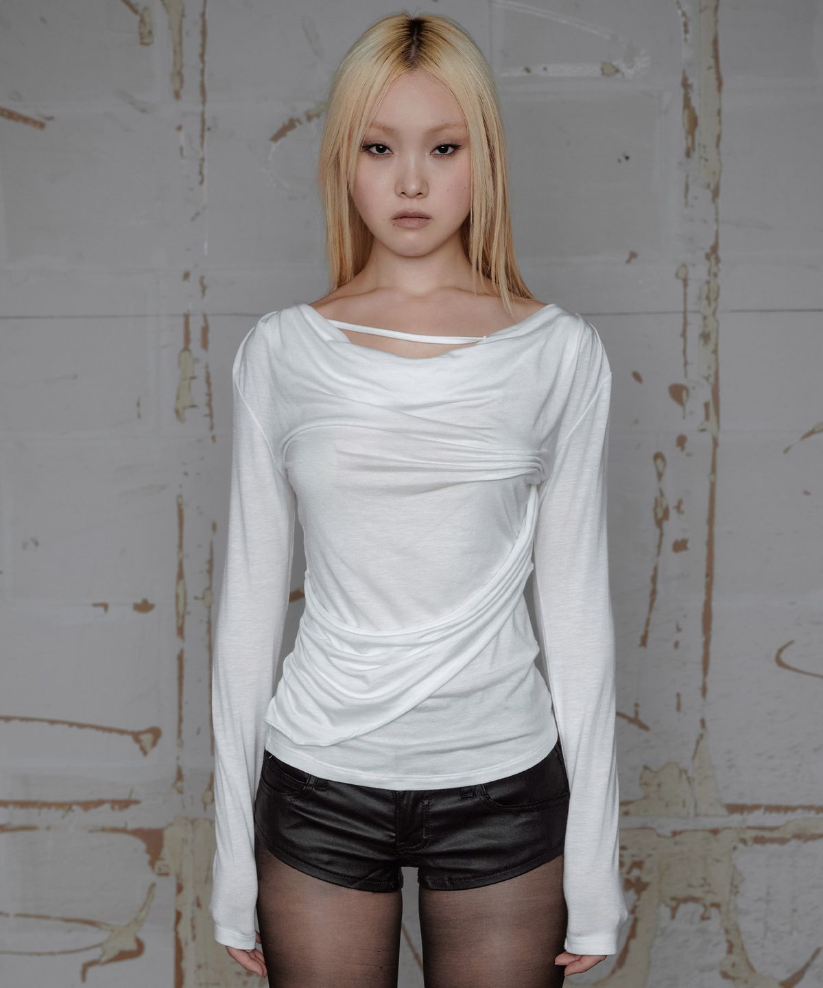 락케이크(ROCKCAKE) Pinched Cowl Top - Ivory