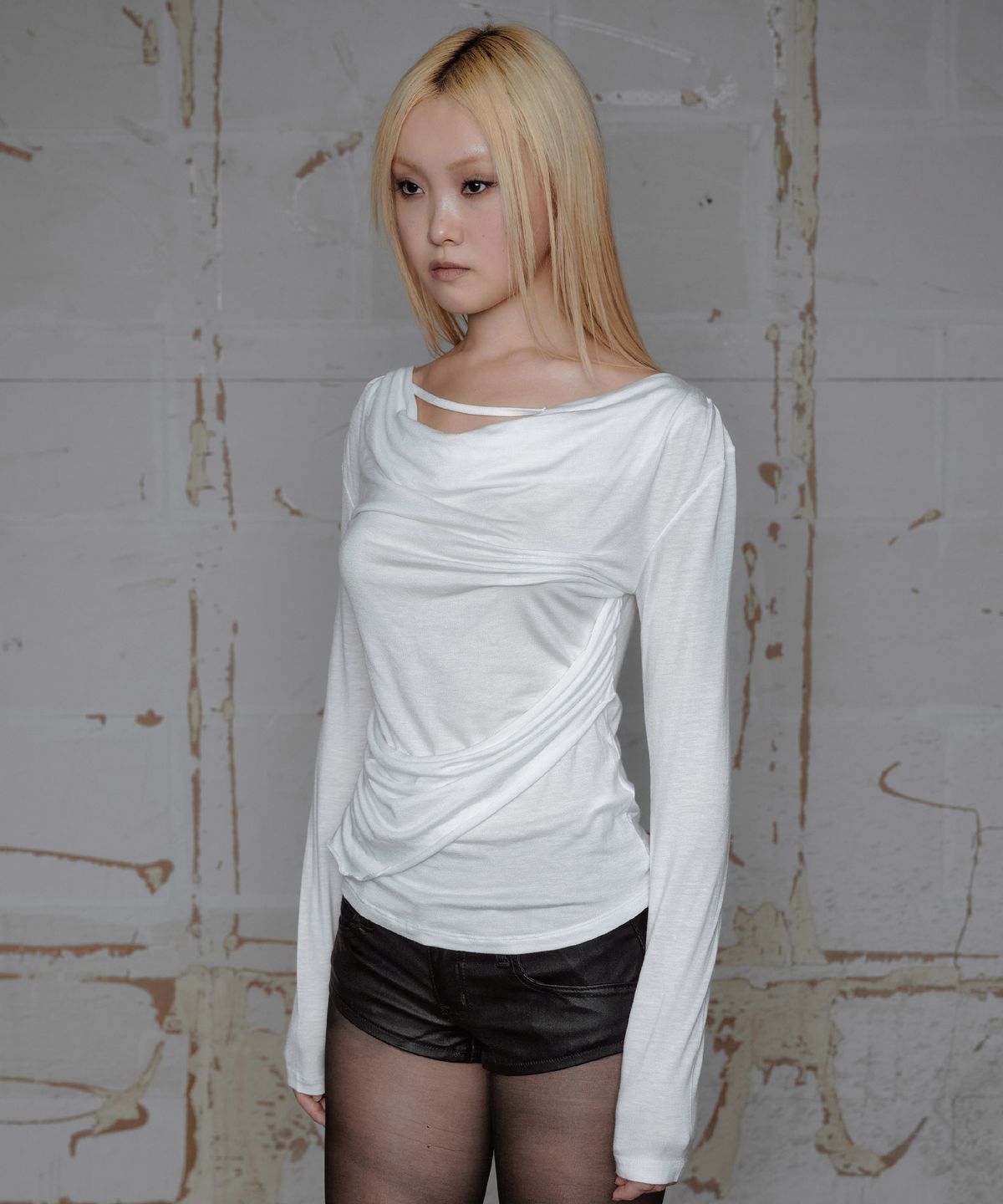 락케이크(ROCKCAKE) Pinched Cowl Top - Ivory