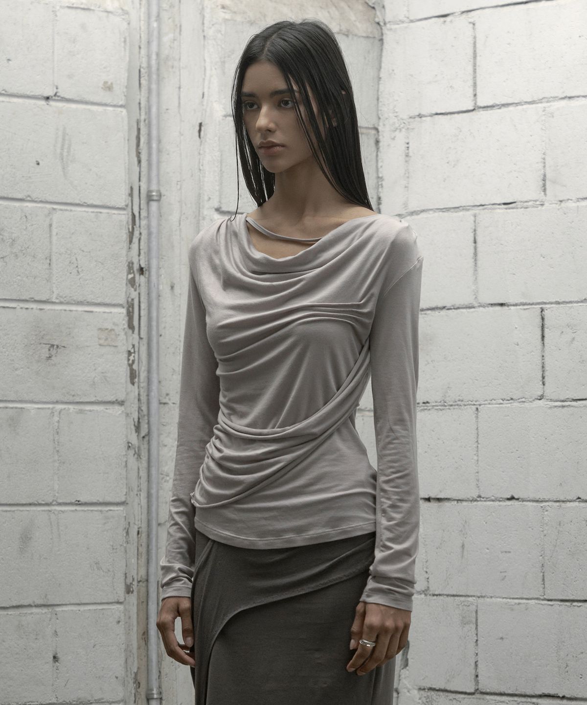 락케이크(ROCKCAKE) Pinched Cowl Top - Light Gray