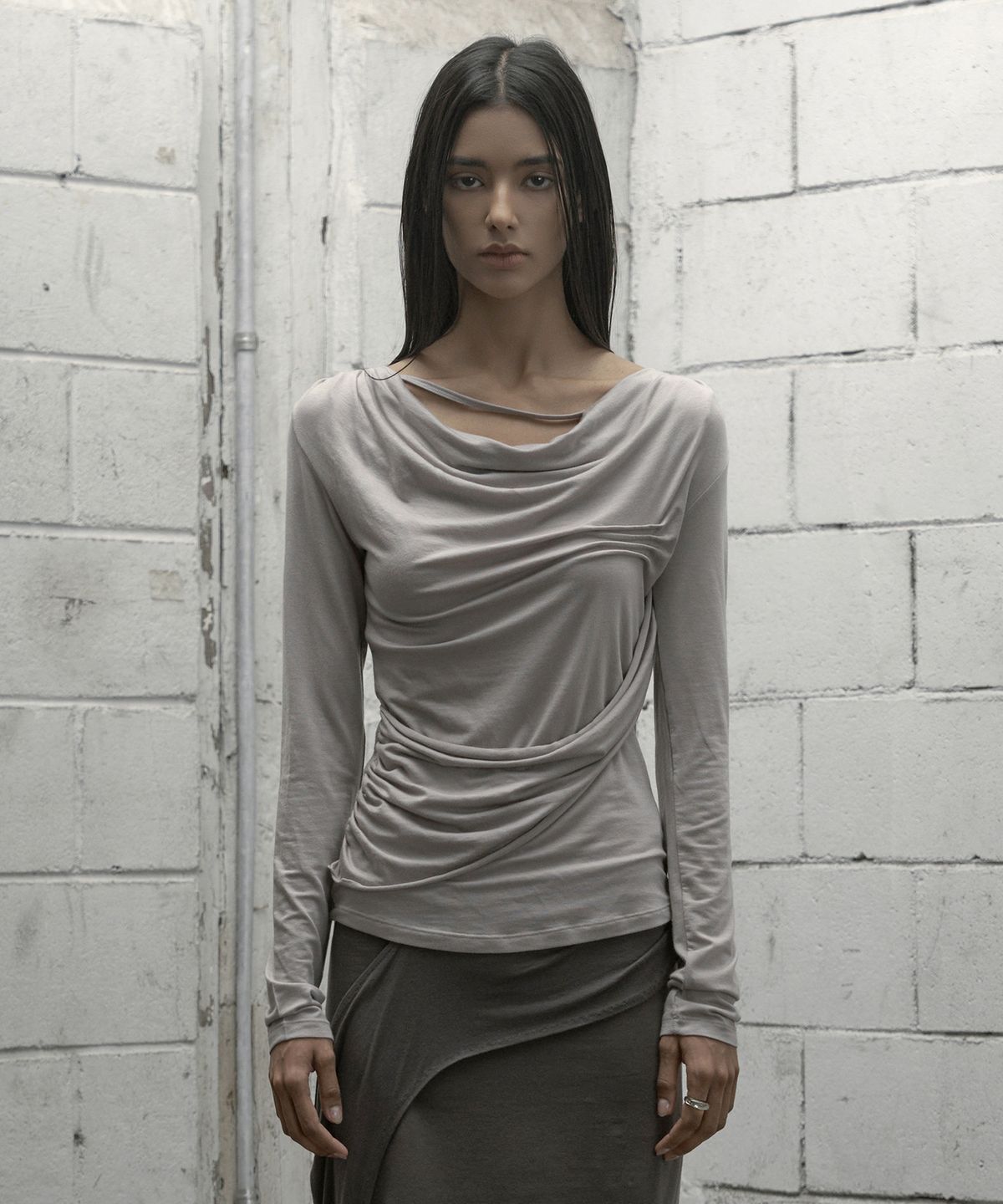 락케이크(ROCKCAKE) Pinched Cowl Top - Light Gray