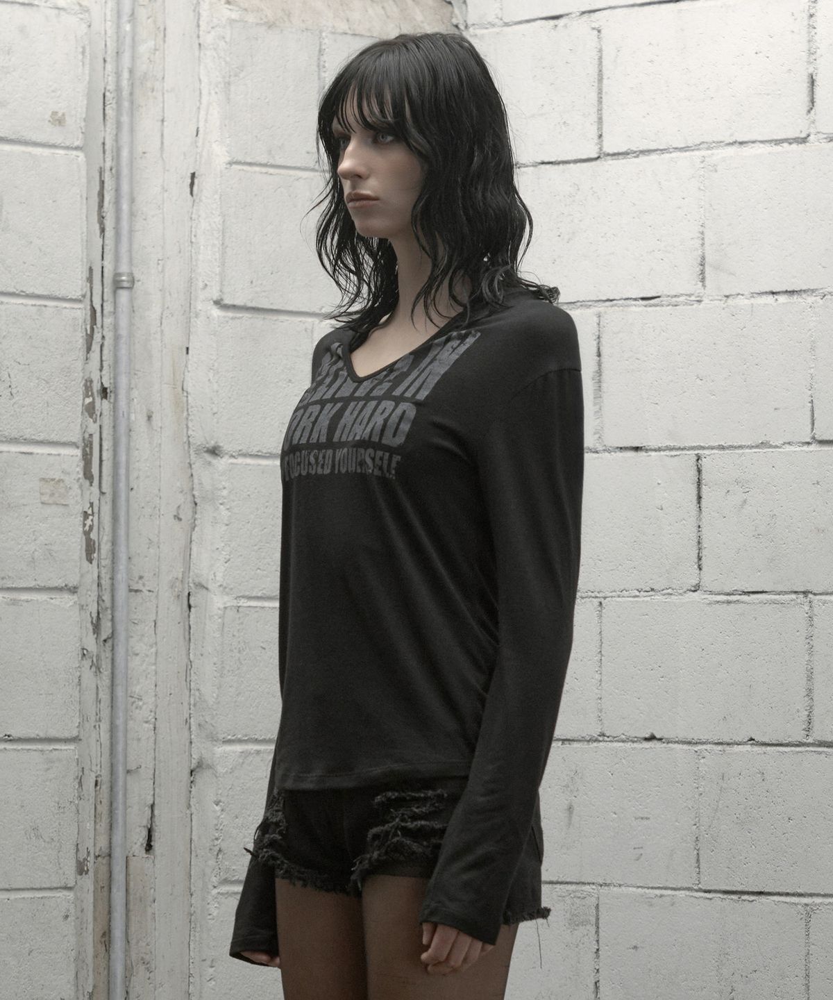 락케이크(ROCKCAKE) Believe V Neck Top - Black