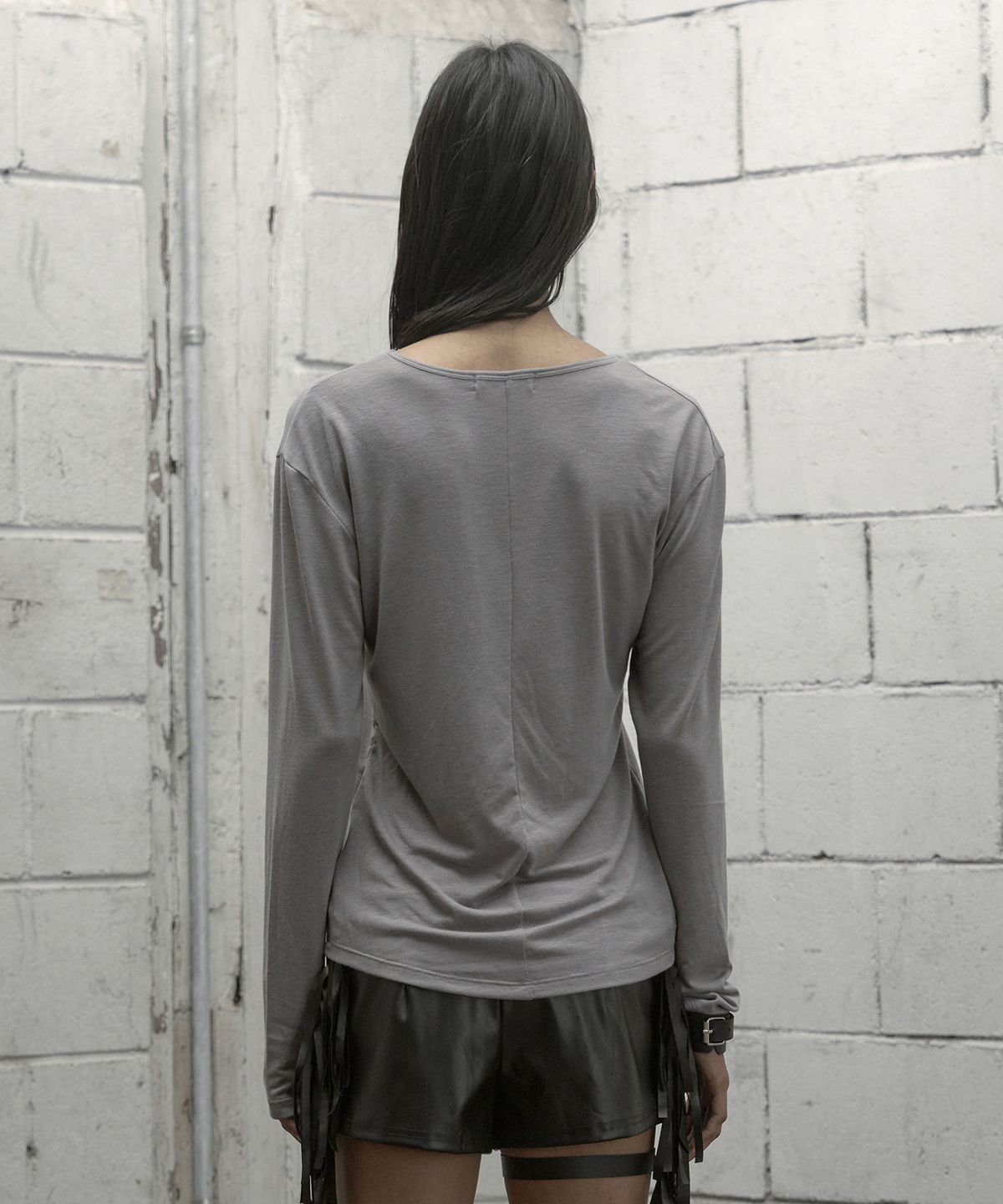 락케이크(ROCKCAKE) Believe V Neck Top - Charcoal Gray