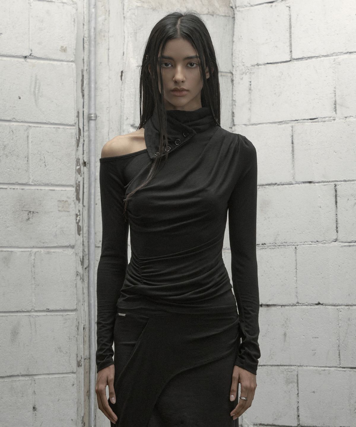 락케이크(ROCKCAKE) Scarf Drape Top - Black