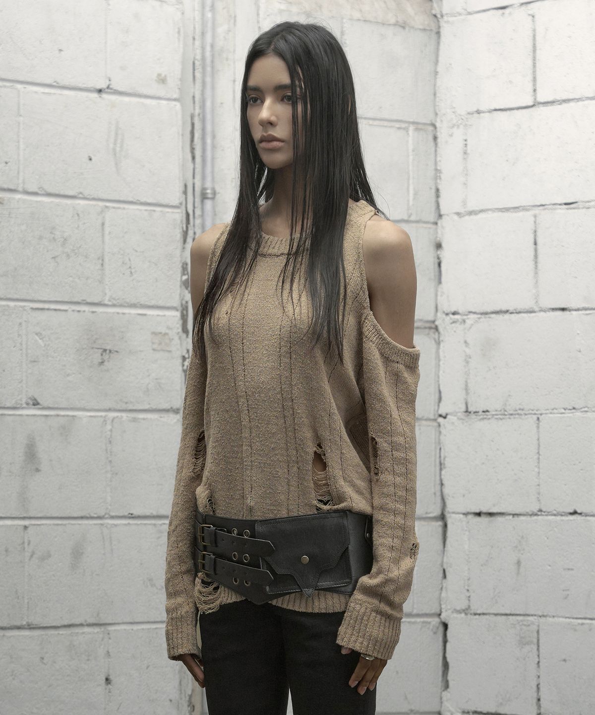 락케이크(ROCKCAKE) Distressed Open Shoulder Knit - Beige