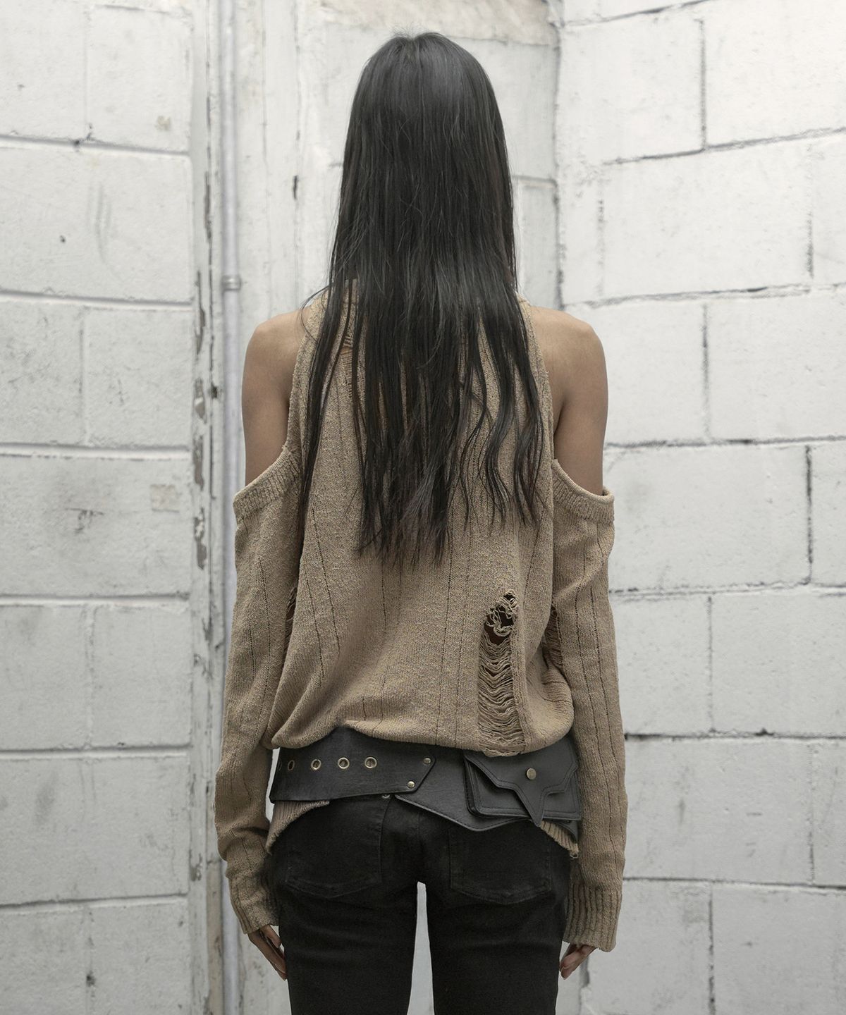 락케이크(ROCKCAKE) Distressed Open Shoulder Knit - Beige