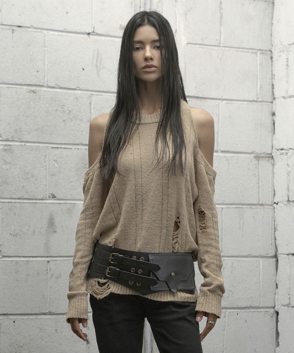 락케이크(ROCKCAKE) Distressed Open Shoulder Knit - Beige
