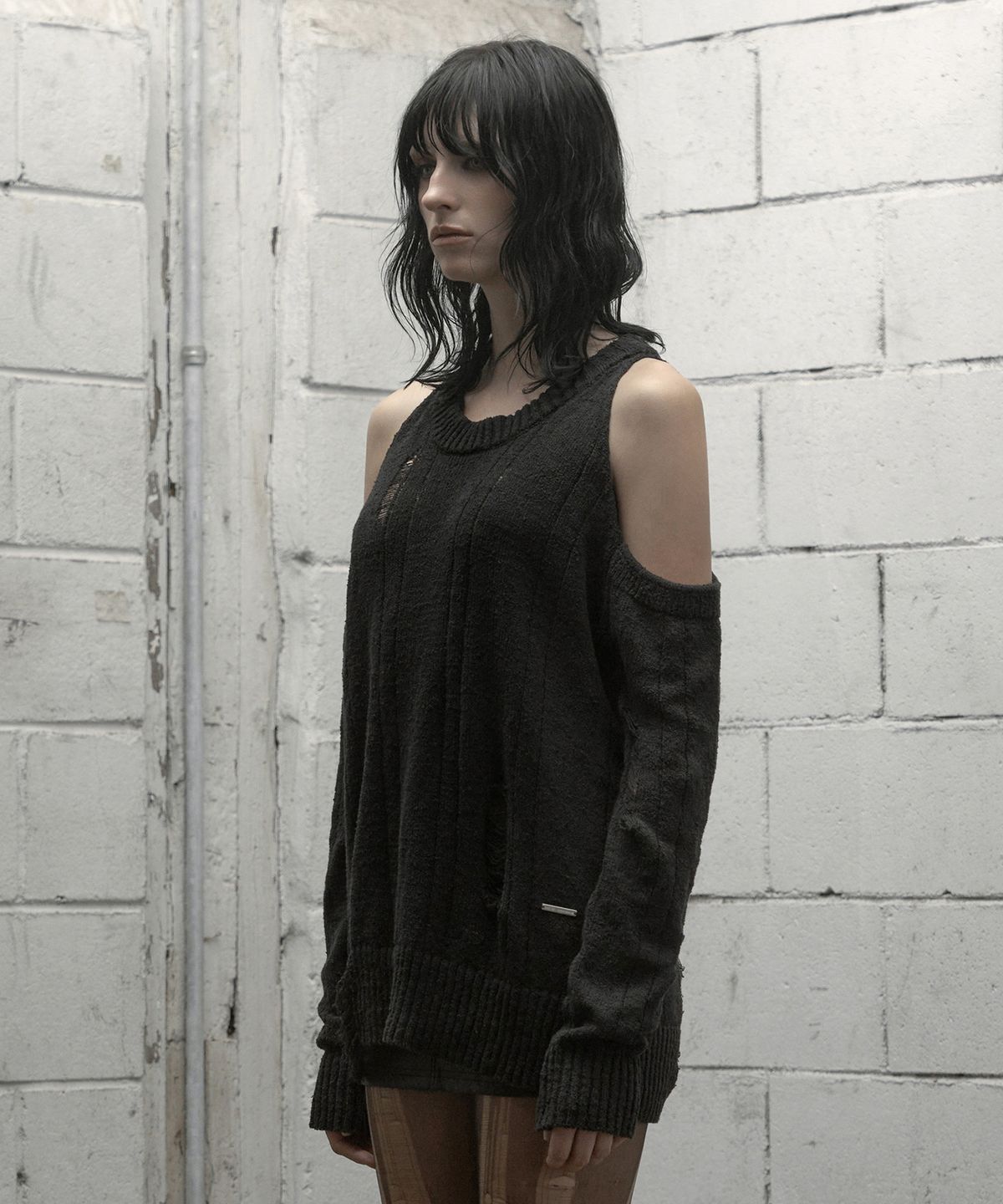 락케이크(ROCKCAKE) Distressed Open Shoulder Knit - Black