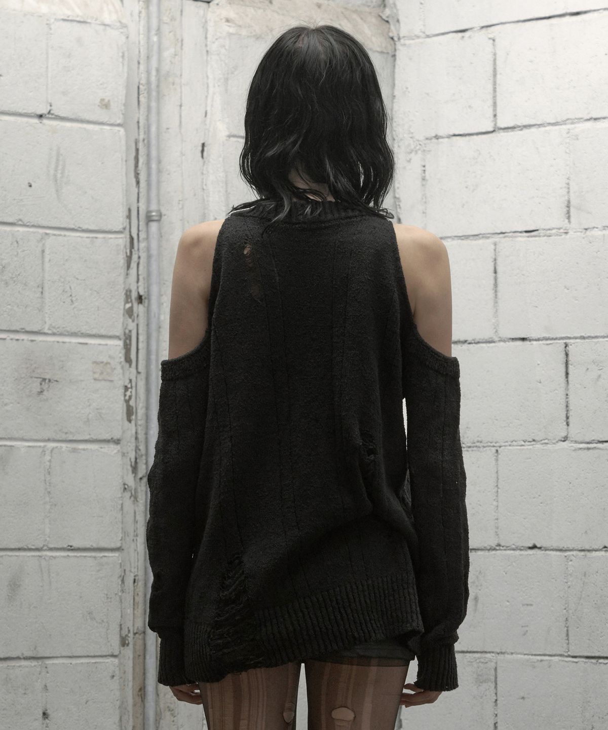 락케이크(ROCKCAKE) Distressed Open Shoulder Knit - Black