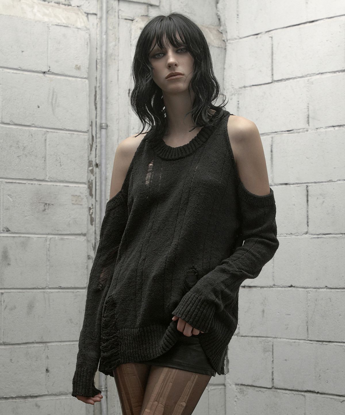락케이크(ROCKCAKE) Distressed Open Shoulder Knit - Black