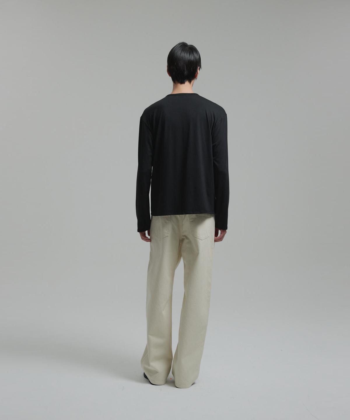 넌블랭크(NONBLANK) 소프트 라운드 LS 티셔츠_BLACK