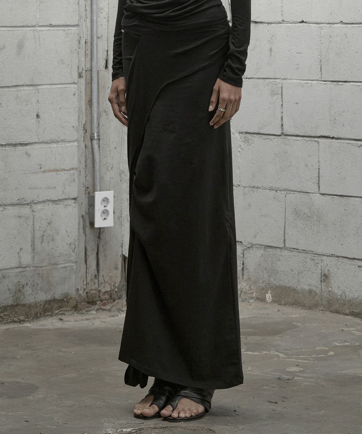 락케이크(ROCKCAKE) Draped Maxi Skirt - Black