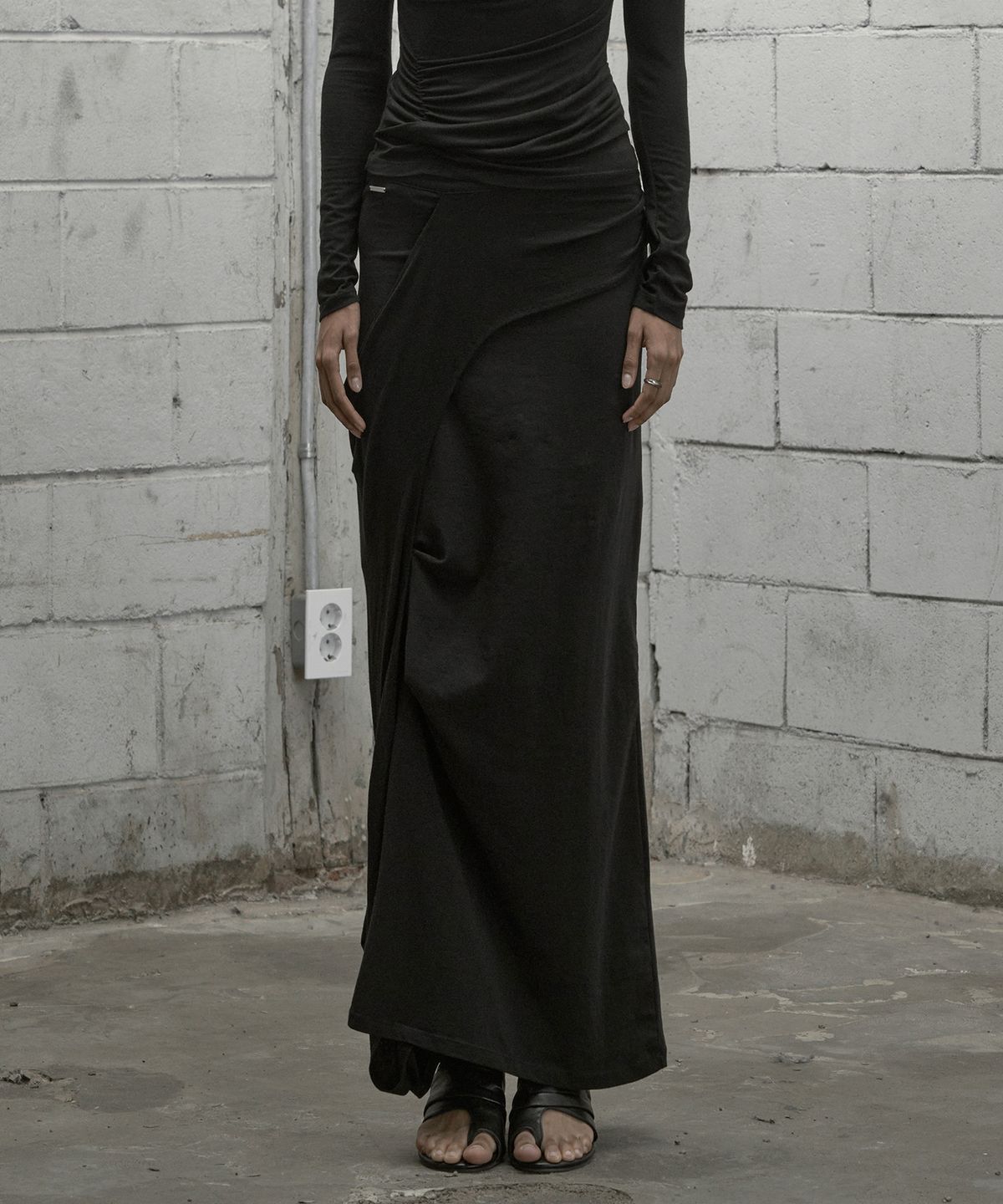락케이크(ROCKCAKE) Draped Maxi Skirt - Black