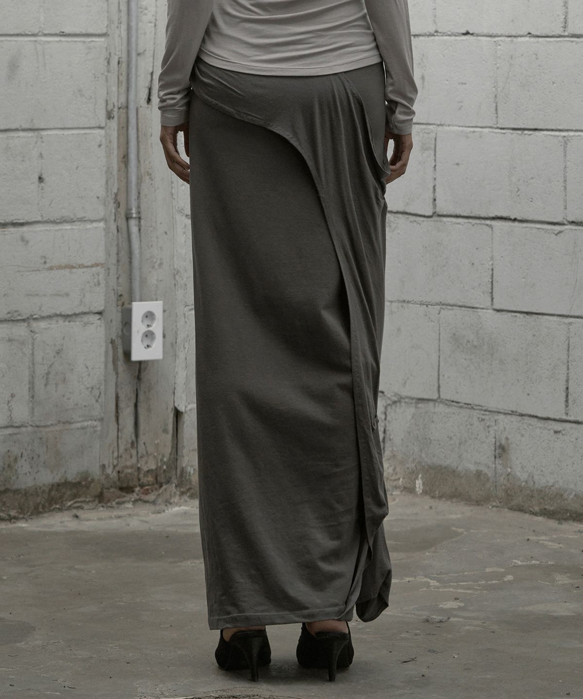 락케이크(ROCKCAKE) Draped Maxi Skirt - Charcoal