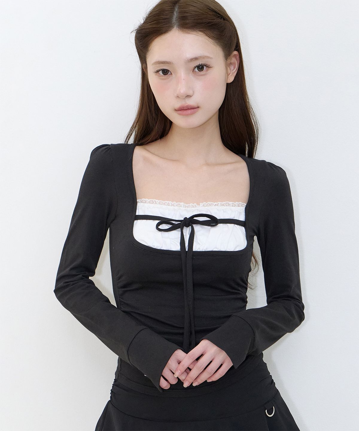 일리고(ILLIGO) 로지 스퀘어넥 탑 블랙