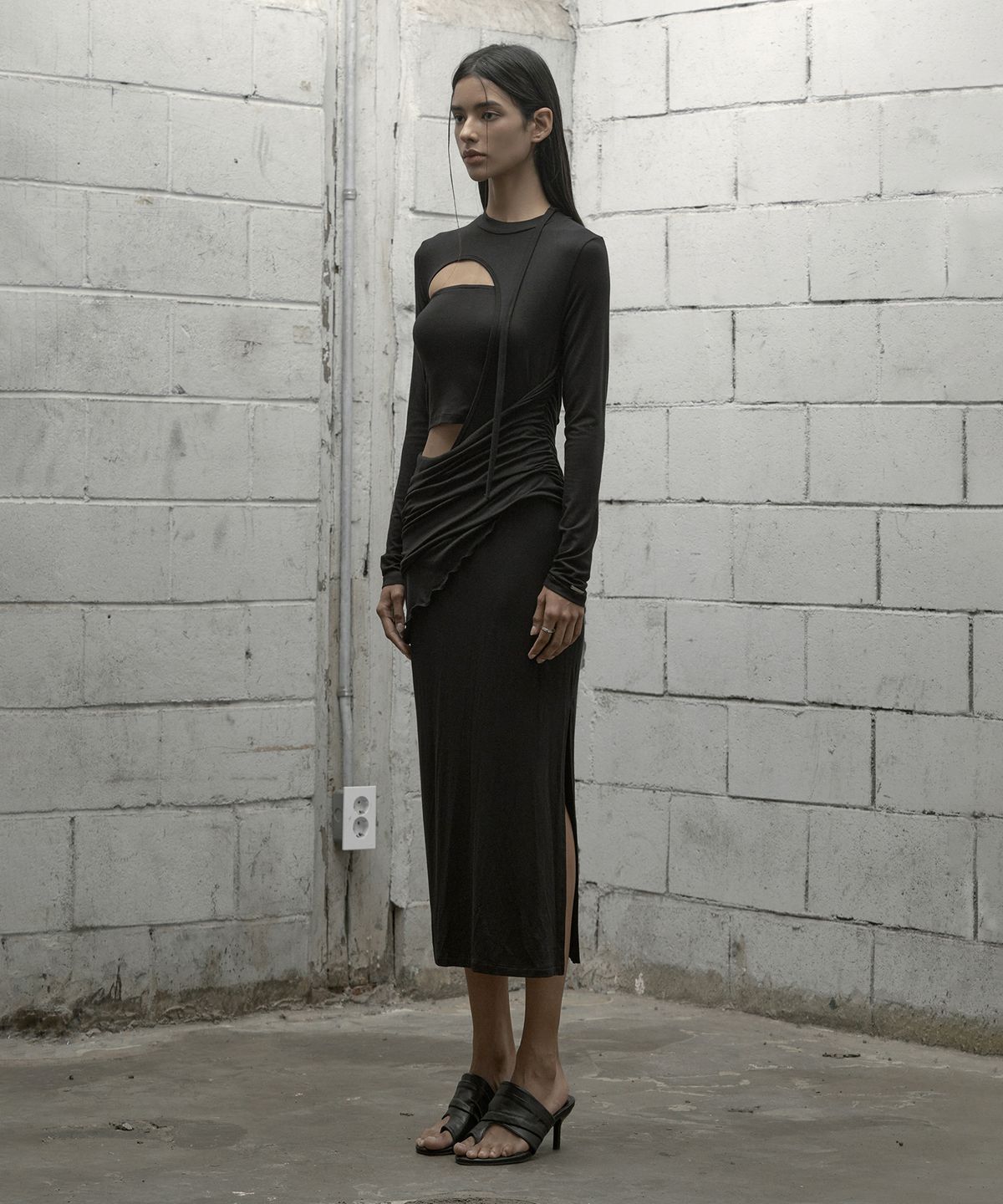 락케이크(ROCKCAKE) Cutout Draped Maxi Dress - Black